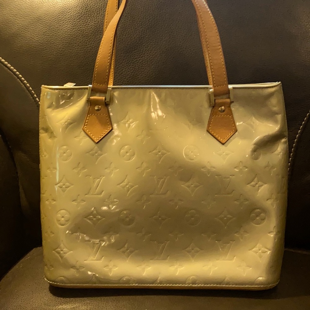Louis Vuitton Cuir Verni Houston Perle Bag